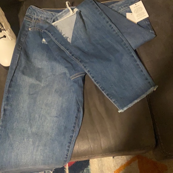 Refuge Denim 90’s inspired MoM jeans - Picture 2 of 2